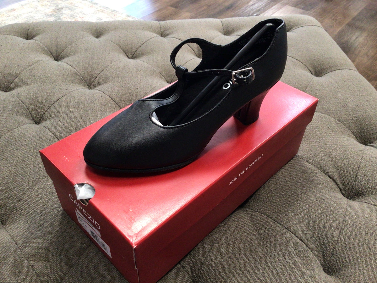 Capezio Jr Footlight Character Shoe C